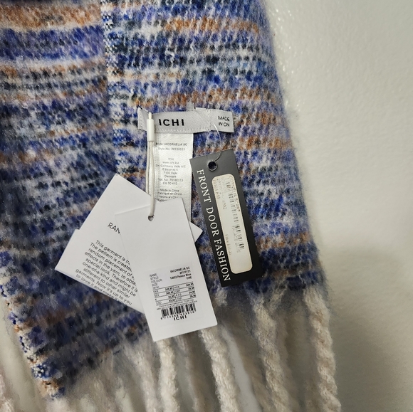 ICHI La Cornelia Soft Fuzzy Fringe Chunky Scarf - Picture 2 of 5